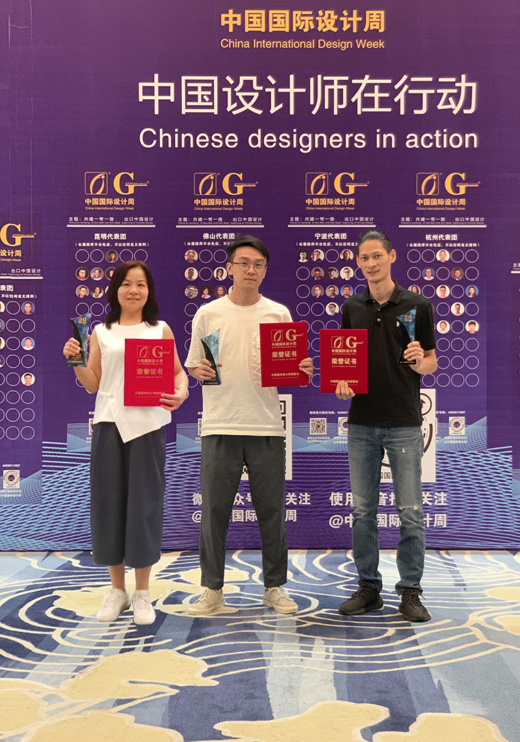 設(shè)計(jì)師合影.jpg 設(shè)計(jì)師合影.jpg